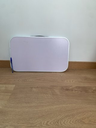 Mesa plegable bajita pequeña plateada