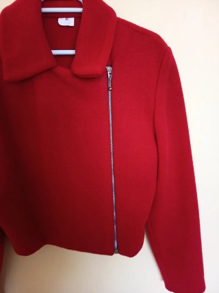 Cazadora roja corta