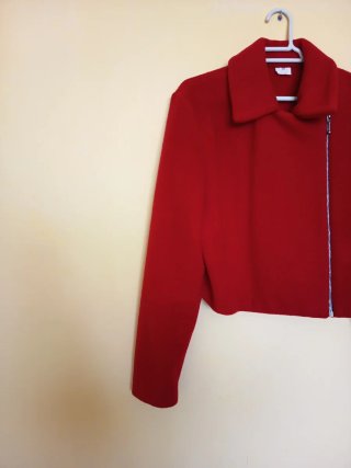 Cazadora roja corta