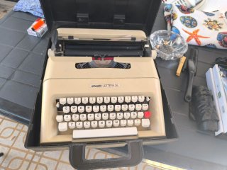 Máquina de escribir Olivetti Lettera 35