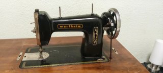 Máquina de coser Wertheim antigua