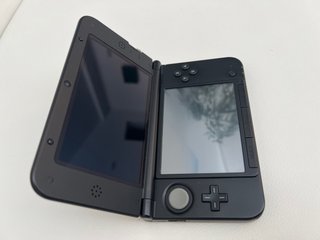 Nintendo 3DS XL Plata/Negra Completa en Caja.