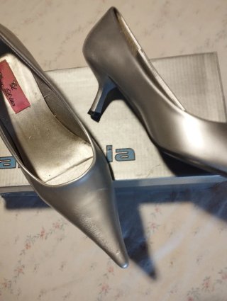 Zapatos de tacón plateados