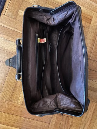 Maletín de piel negro