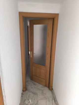 Puerta de pasillo de madera