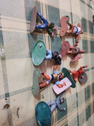 30 Figuras Plástico/Goma Soldados