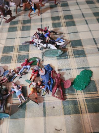 30 Figuras Plástico/Goma Soldados