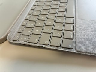 Logitech Combo Touch iPad Pro 11 Gris