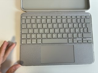 Logitech Combo Touch iPad Pro 11 Gris