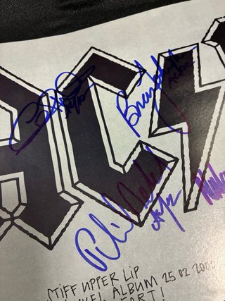 AC/DC Foto Firmada Stiff Upper Lip