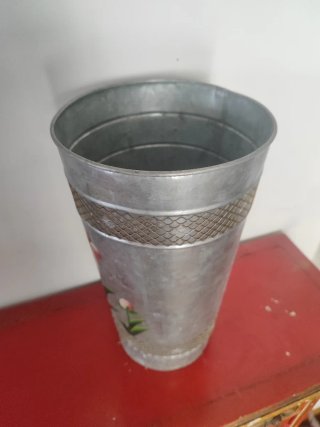 Jarrón de metal