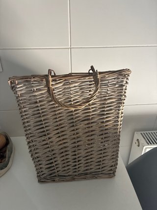 Cesta de mimbre decorativa