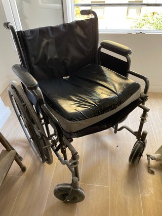 Silla de ruedas con cojín