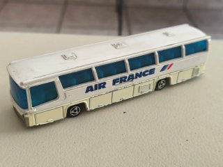 Lote 2 Coches Miniatura: Bus Air France y Ambulanc