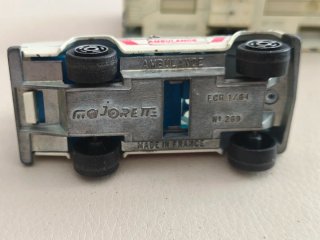 Lote 2 Coches Miniatura: Bus Air France y Ambulanc