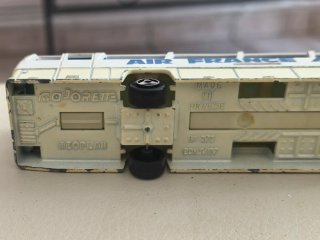 Lote 2 Coches Miniatura: Bus Air France y Ambulanc