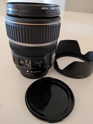Canon EF-S 17-85mm f/4-5.6 IS USM + Parasol