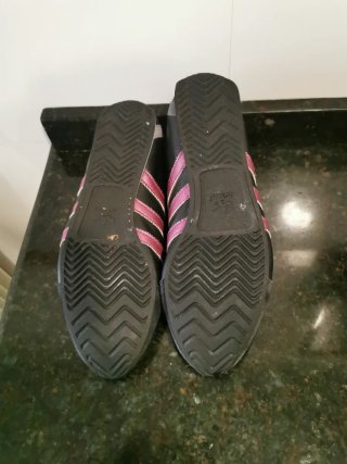 Zapatillas Adidas Negras y Rosas
