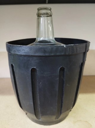 Garrafa vidrio 8L con soporte plástico