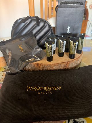 Neceser YSL Yves Saint Laurent esponja maquillaje