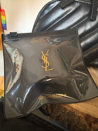 Neceser YSL Yves Saint Laurent esponja maquillaje