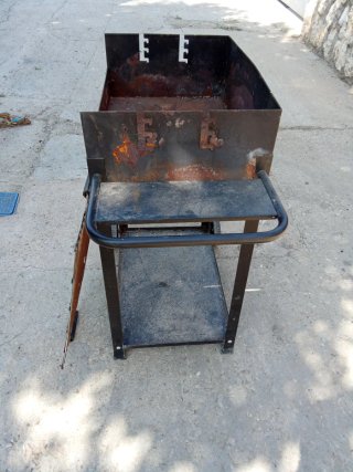 Barbacoa portátil metal con ruedas