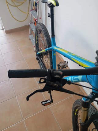 Bicicleta de Montaña Focus Azul