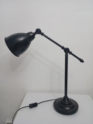 Lámpara negra ajustable