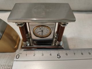2 Relojes de Sobremesa RHYTHM y J. CLOCK