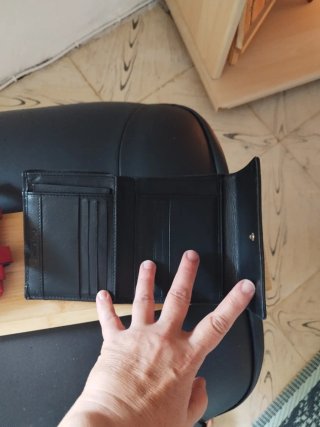 Monederos Negro y Rojo de piel