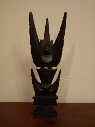 Talla de madera Garuda