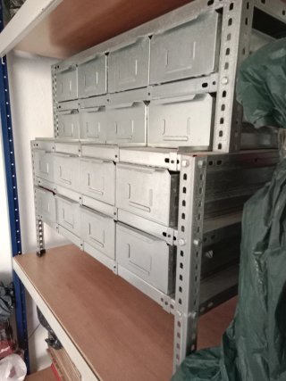 Cajón de herramientas metálico
