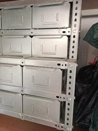 Cajón de herramientas metálico