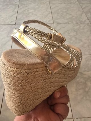Sandalias cuña esparto doradas