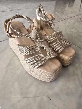Sandalias cuña esparto doradas