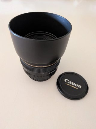 Canon EF 50mm f/1.4 USM + Parasol + Filtro