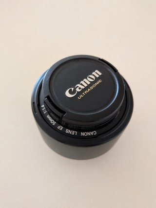 Canon EF 50mm f/1.4 USM + Parasol + Filtro