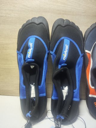 Escarpines MISTRAL talla 45 ( dos pares )