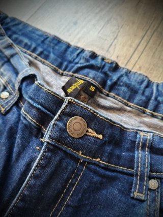 Pantalón vaquero desgastado azul