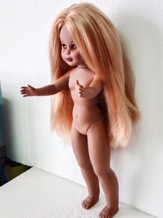 Muñeca pelo rubio ojos marrones,negra,copia nancyn
