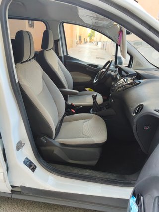 Ford Tourneo Courier 2017 EcoBoost Titanium