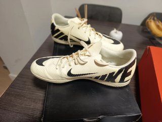 Zapatillas Nike Beige y Negro