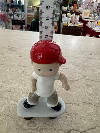 Bimbo con skateboard in ceramica