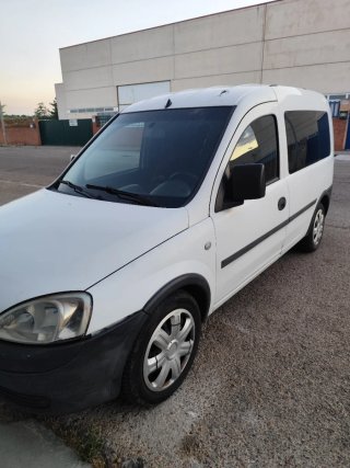 Opel Combo 1.3 cdti 75 carga , pasajeros , acampar