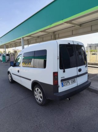 Opel Combo 1.3 cdti 75 carga , pasajeros , acampar