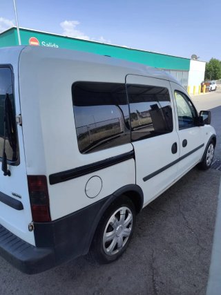 Opel Combo 1.3 cdti 75 carga , pasajeros , acampar