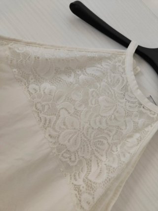 Top donna con pizzo bianco