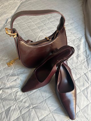Bolso color granate