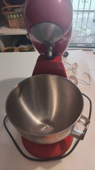 Robot de cocina rojo