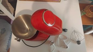 Robot de cocina rojo